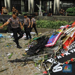 Berantakan! Ini Penampakan Sekitar Gedung KPK Usai Demo Ricuh