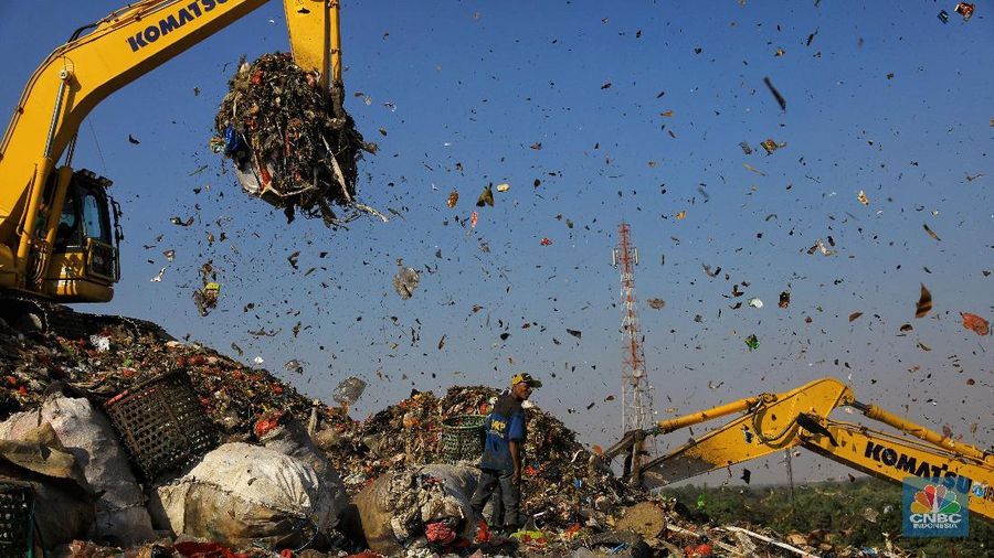 Setiap hari, jumlah volume sampah yang masuk ke TPST Bantargebang 6.500-7.000 ton dari Provinsi DKI Jakarta.