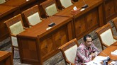 Sementara itu Nurul Ghufron berasal dari latar akademisi. Dosen di Fakultas Hukum Universitas Jember ini juga beberapa kali pernah menjadi saksi ahli di sidang korupsi. (ANTARA FOTO/Aditya Pradana Putra)