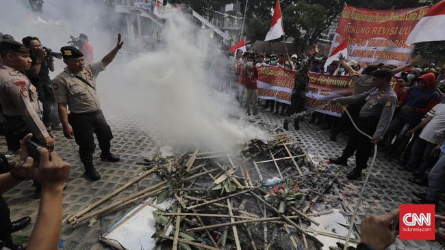 Demo KPK Ricuh, Polisi Belum Amankan Pelaku