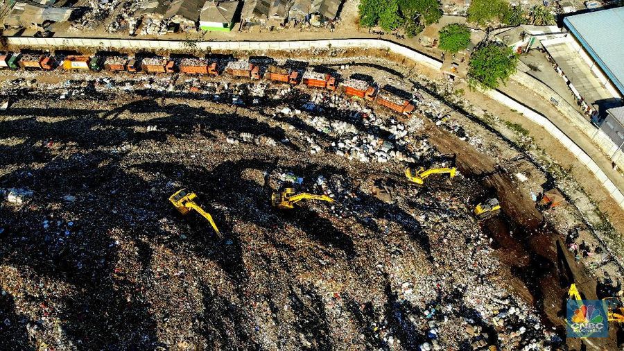 Setiap hari, jumlah volume sampah yang masuk ke TPST Bantargebang 6.500-7.000 ton dari Provinsi DKI Jakarta.