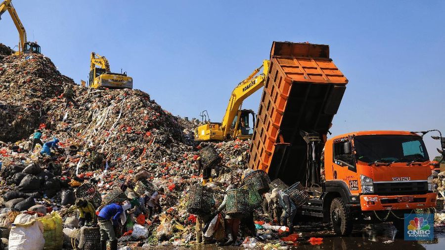 Setiap hari, jumlah volume sampah yang masuk ke TPST Bantargebang 6.500-7.000 ton dari Provinsi DKI Jakarta.