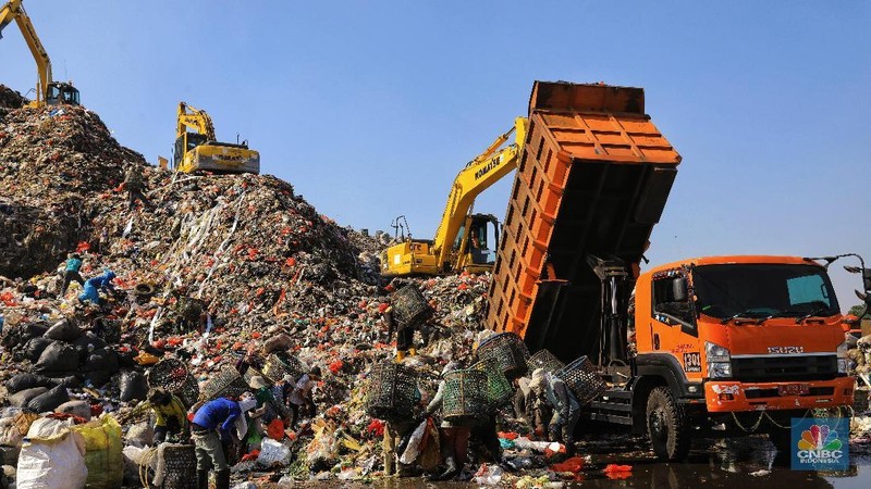 Setiap hari, jumlah volume sampah yang masuk ke TPST Bantargebang 6.500-7.000 ton dari Provinsi DKI Jakarta.