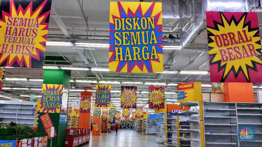 Pengunjung berbelanja di Supermarket Giant Poins Square Lebak Bulus, Jakarta Selatan, Jumat (13/9/2019). (վ/Andrean Kristianto)