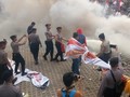 VIDEO: Massa Pendukung Revisi UU KPK Bentrok dengan Polisi