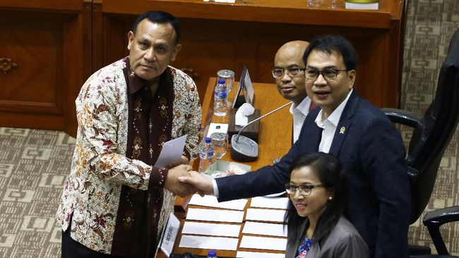 Tengah Malam di DPR saat Lima Pimpinan KPK Terpilih