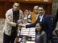 Tengah Malam di DPR saat Lima Pimpinan KPK Terpilih