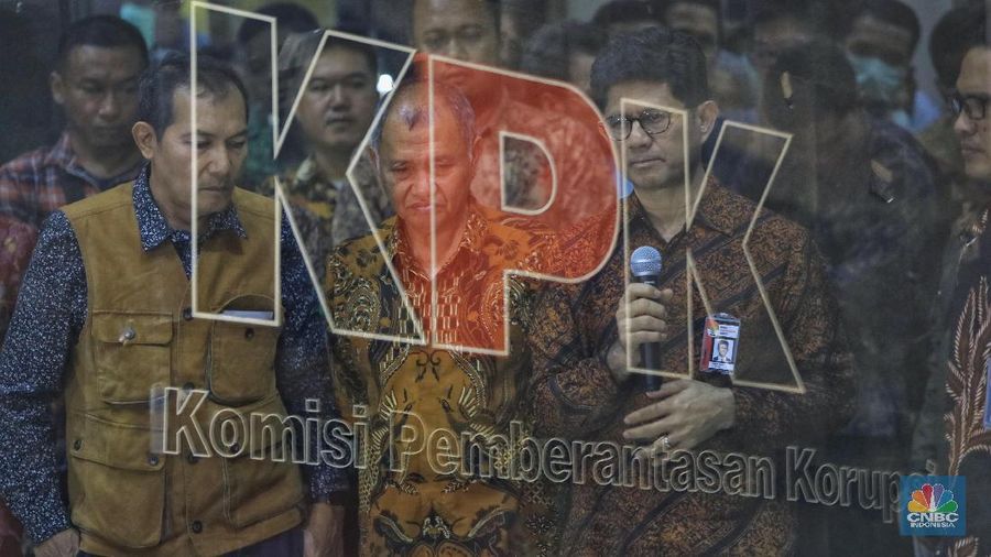 Ketua KPK Agus Rahardjo mengatakan Para pimpinan KPK sangat prihatin dengan kondisi pemberantasan korupsi yang makin mencemaskan.