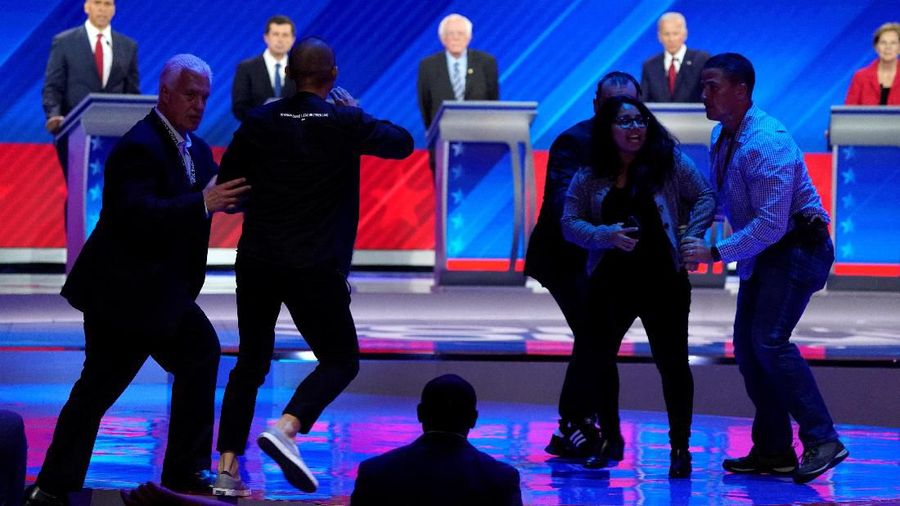 10 kandidat dari Partai Demokart AS saling adu visi, misi, dan pendapat mereka bagi masa depan Amerika Serikat serta masyarakatnya.