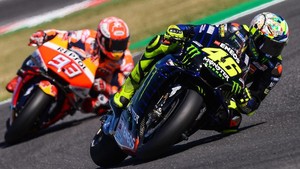 Rossi <i>Wheelie</i> Usai Ribut dengan Marquez
