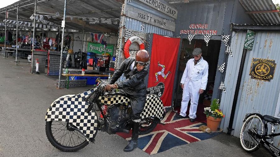 Goodwood Revival adalah balapan mobil klasik yang diselenggarakan pada 13 hingga 15 September 2019.