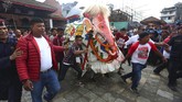 Festival Indra Jatra merupakan acara delapan hari yang dirayakan sebagian besar masyarakat Newar, penduduk asli Kathmandu, Nepal. (AP Photo/Niranjan Shrestha)