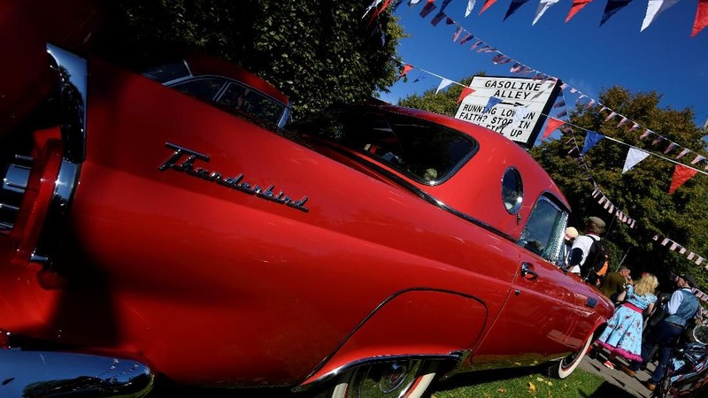 Goodwood Revival adalah balapan mobil klasik yang diselenggarakan pada 13 hingga 15 September 2019.