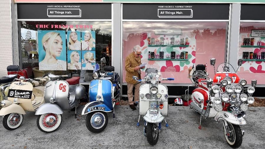 Goodwood Revival adalah balapan mobil klasik yang diselenggarakan pada 13 hingga 15 September 2019.