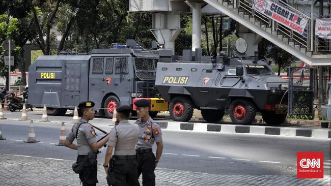 Usai Rusuh, Kendaraan Water Cannon dan Barracuda Siaga di KPK