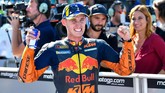 Pebalap KTM Pol Espargaro merayakan start kedua usai babak kualifikasi MotoGP San Marino 2019. Ini kali pertama Pol start di barisan depan pada MotoGP 2019. (Alessio Marini/ANSA via AP)