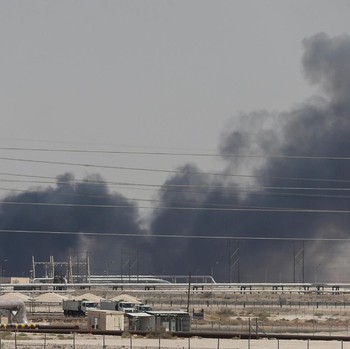 Dua Kilang Minyak Saudi Aramco Diserang Drone