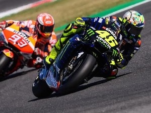 Valentino Rossi Bongkar Tips Jitu Kalahkan Marc Marquez di MotoGP