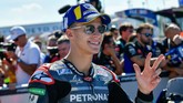 Pebalap Petronas Yamaha Fabio Quartararo merayakan posisi ketiga usai babak kualifikasi MotoGP San Marino 2019 di Sirkuit Misano. (Alessio Marini/ANSA via AP)