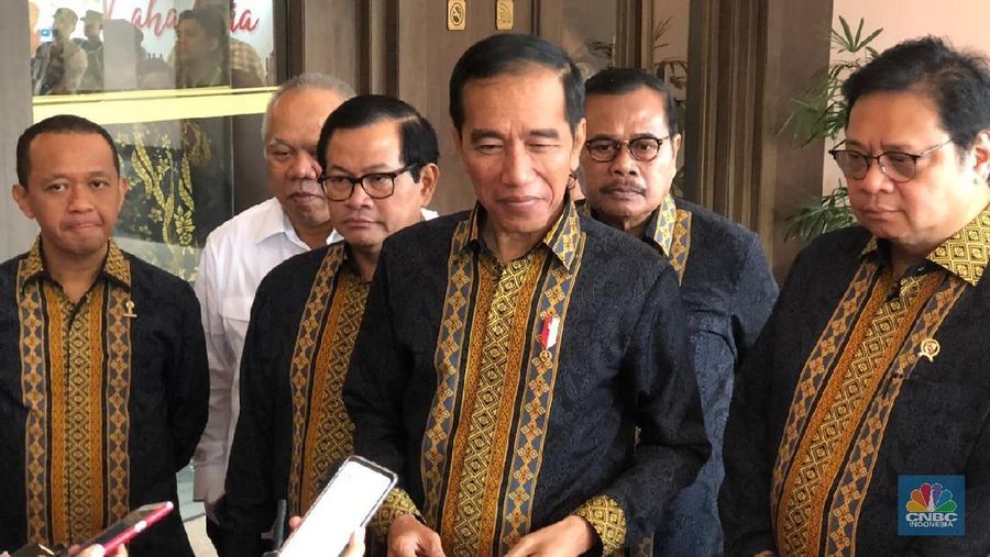 Jokowi menghadiri peresmian pembukaan Musyawarah Nasional XVI Himpunan Pengusaha Muda Indonesia di Hotel Sultan, Jakarta, Senin (16/9/2019).