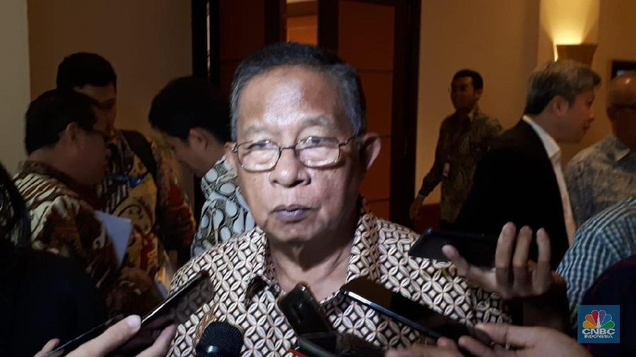 Darmin Nasution, menilai tepat langkah Bank Indonesia (BI) memangkas suku bunga acuannya. Kemarin, BI memangkas bunga acuan 25 basis poin menjadi 5,25%.