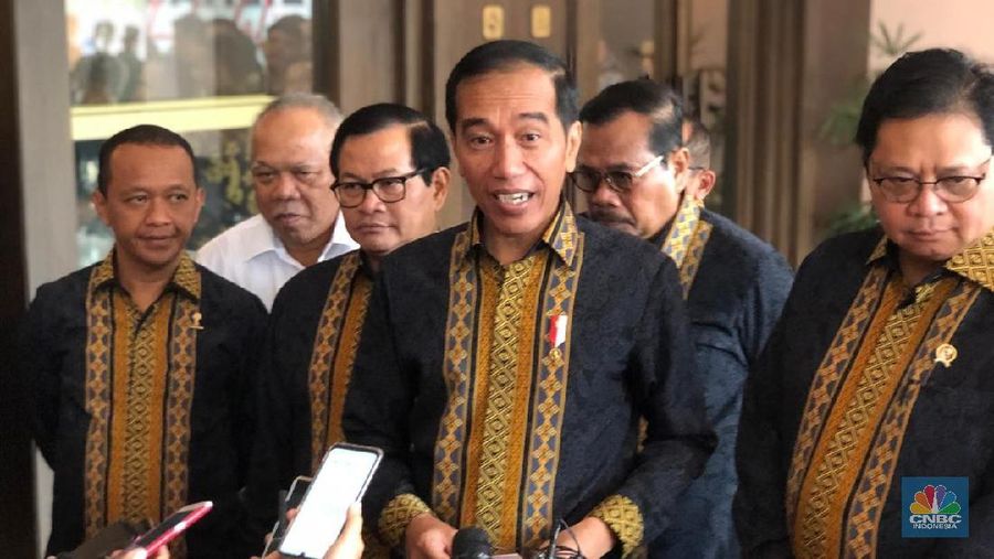 Presiden Joko Widodo (Jokowi) merespons langkah pimpinan Komisi Pemberantasan Korupsi (KPK) yang mengembalikan mandat kepada kepala negara