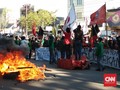 Demo BPJS di Makassar Berunjung Bentrok Mahasiswa dan Aparat