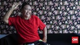 Miarsih adalah pemain Srimulat Surabaya paling senior. Sudah bergabung dengan batalion itu sejak 1972. Ia bahkan adalah batur wanita andalan Teguh Slamet yang masih ada. (CNN Indonesia/Safir Makki)