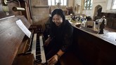 Kemah di gereja merupakan cara yang dilakukan banyak gereja di Inggris dan Skotlandia untuk menambah pemasukan mereka. (AFP/Glyn Kirk)