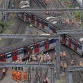 Ngeri! Kereta Penumpang di Hong Kong Tergelincir, 8 Terluka