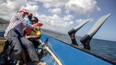 Kegiatan patroli penangkapan ikan ilegal dan penanaman terumbu karang dilakukan di sini setiap hari. (AP Photo/David Goldman)