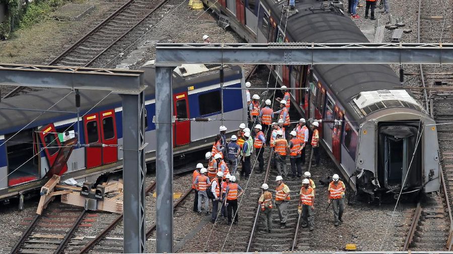 Layanan kereta api di Jalur West Rail dilanjutkan sekitar pukul 11:40, tetapi di jalur bagian antara Mong Kok Timur dan Hung Hom masih ditutup.