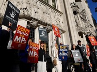 Warga Inggris Demo Tuntut Pembekuan Parlemen Boris Johnson