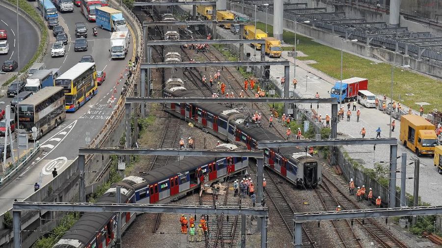 Layanan kereta api di Jalur West Rail dilanjutkan sekitar pukul 11:40, tetapi di jalur bagian antara Mong Kok Timur dan Hung Hom masih ditutup.