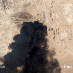 Kelompok Ini Klaim Jadi Biang Kerok Terbakarnya Kilang Aramco