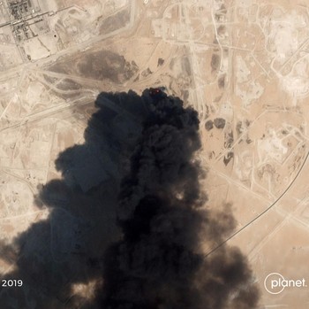 Tuding Iran, AS Rilis Foto Satelit Serangan ke Minyak Saudi