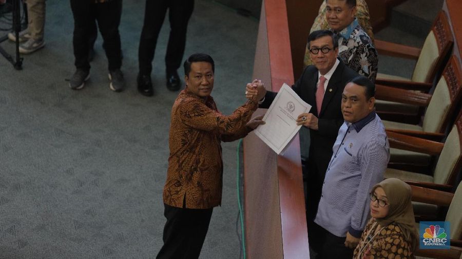 Revisi UU Nomor 30 Tahun 2002 tentang Komisi Pemberantasan Tindak Korupsi telah disahkan Dewan Perwakilan Rakyat Republik Indonesia lewat rapat paripurna