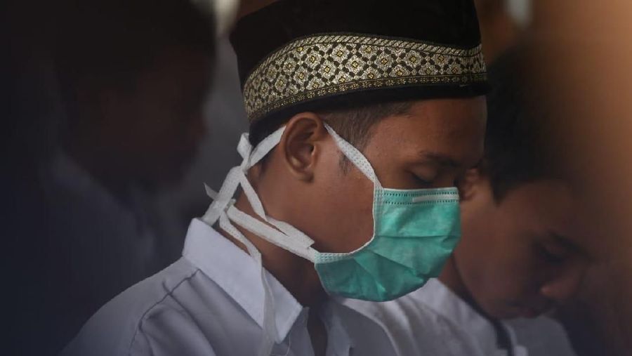 Salat Istisqa dilakukan sebelum Presiden melakukan peninjauan dua lokasi kebakaran hutan dan lahan di Kecamatan Bunut
