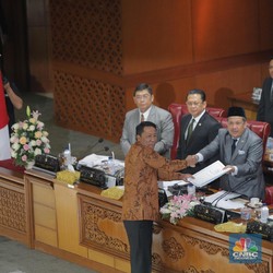 Hanya Dihadiri 80 Anggota, DPR Sahkan Revisi UU KPK