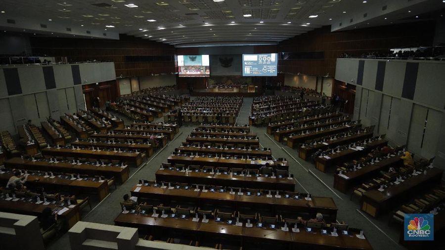 Rapat paripurna DPR di Gedung DPR, Jakarta Selasa (17/9/2019). (CNBC Indonesia/Muhammad Sabki)
