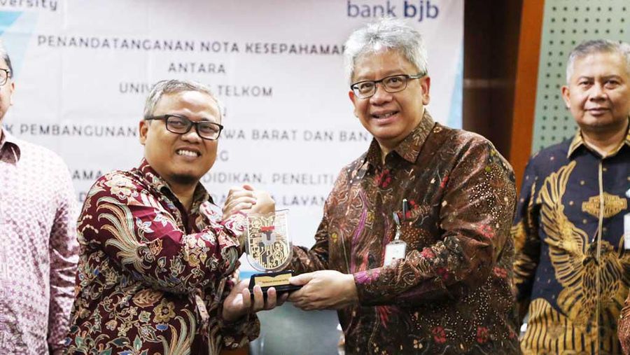 PT Bank Pembangunan Daerah Jawa Barat dan Banten Tbk (Bank bjb) bersama Universitas Telkom menandatangani kerjasama
