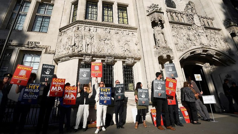 Mahkamah Agung di London akan menghabiskan tiga hari merekonsiliasi putusan yang dikeluarkan oleh pengadilan Inggris dan Skotlandia.