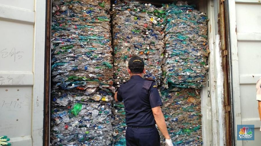 Pemerintah melalui Direktorat Jenderal Bea dan Cukai (DJBC) memulangkan 9 kontainer atau sebesar kurang lebih 135 ton sampah plastik ke Australia.