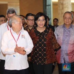 Daya Saing RI Anjlok, Ini Penjelasan Sri Mulyani dan Darmin