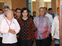Daya Saing RI Anjlok, Ini Penjelasan Sri Mulyani dan Darmin