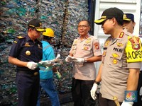 Rasakan! RI Kirim Balik 9 Kontainer Sampah Plastik ke Aussie