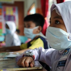 Malaysia Baru Rilis Aturan Pakai Masker di Ruangan Tak Wajib