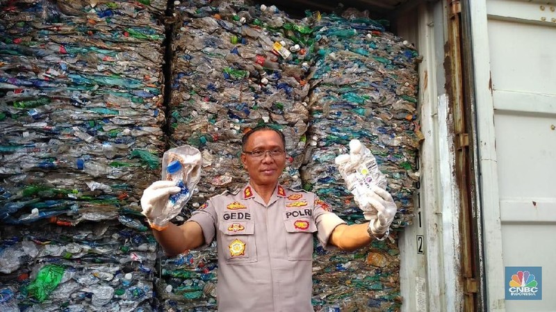 Pemerintah melalui Direktorat Jenderal Bea dan Cukai (DJBC) memulangkan 9 kontainer atau sebesar kurang lebih 135 ton sampah plastik ke Australia.