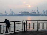 A boy looks at the coastline shrouded by haze in Singapore September 12, 2019. REUTERS/Feline Lim