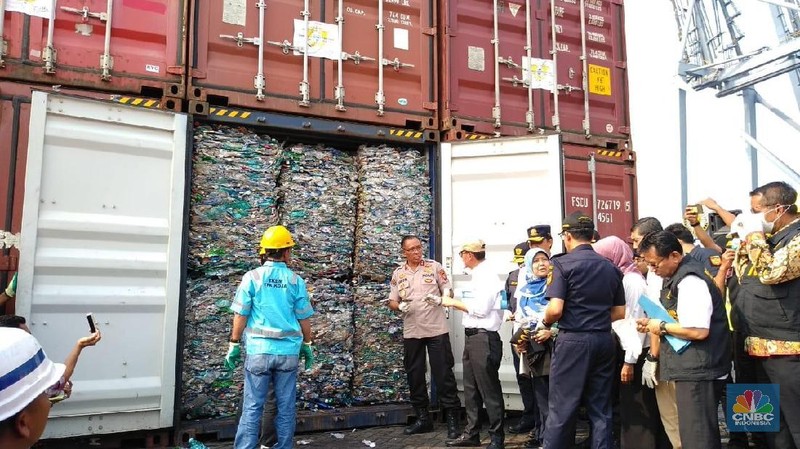 Pemerintah melalui Direktorat Jenderal Bea dan Cukai (DJBC) memulangkan 9 kontainer atau sebesar kurang lebih 135 ton sampah plastik ke Australia.